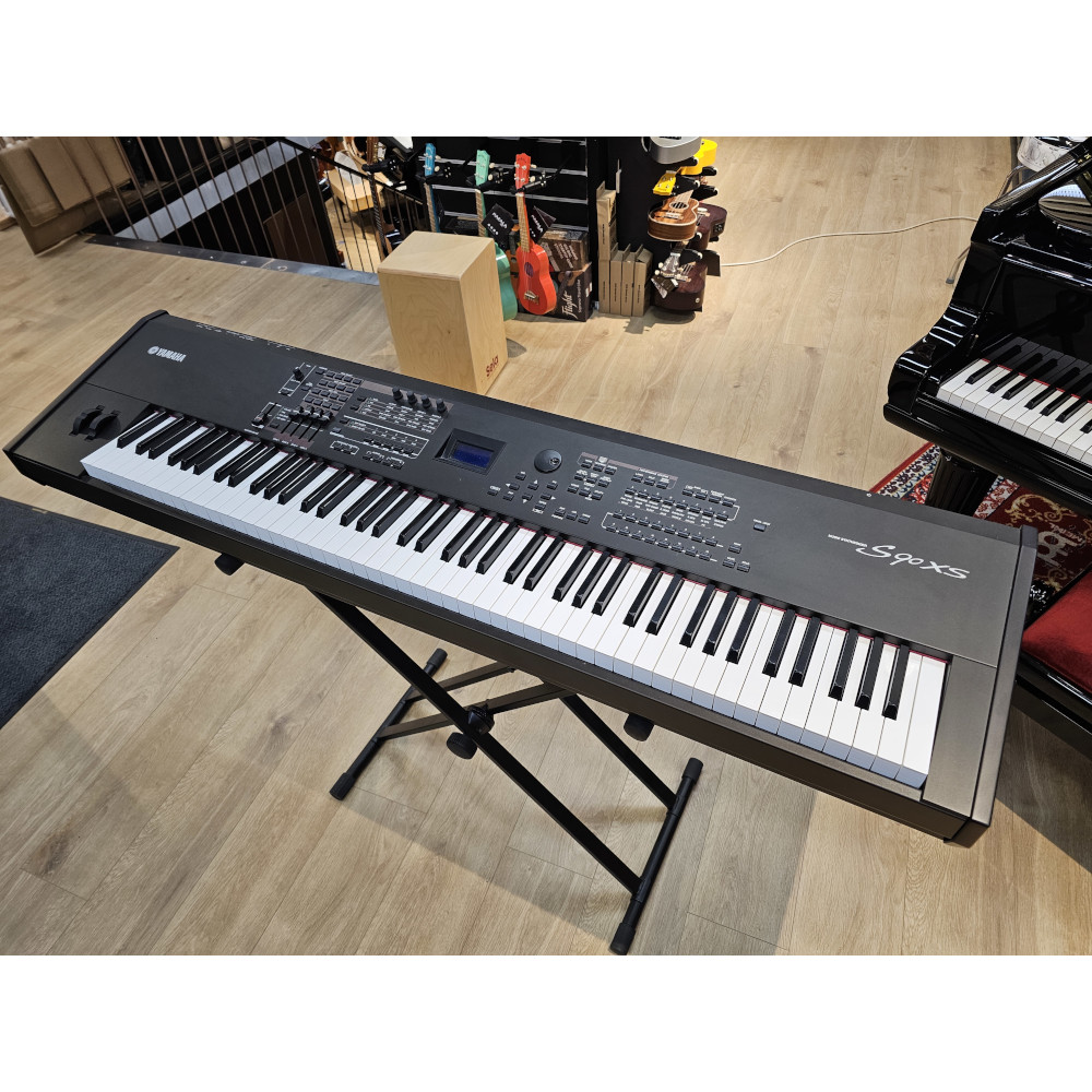 YAMAHA YAMAHA S90XS VT2678 Käytetyt soittimet Tampereen Musiikki