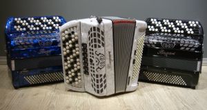 Bugari Juniorfisa 320/J Junior harmonikka