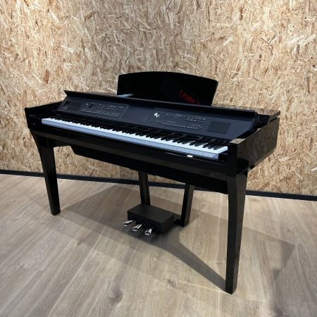 YAMAHA CVP-609 MUSTA KIILTÄVÄ KÄYTETTY DIGITAALIFLYYGELI VT-2554