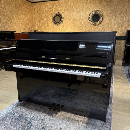 YAMAHA C-108 PIANO, MUSTA KIILTÄVÄ VT-2948
